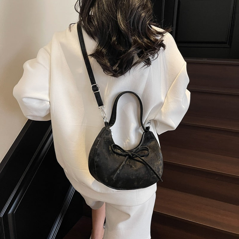 Form_Design-focused Underarm Shoulder Bag
