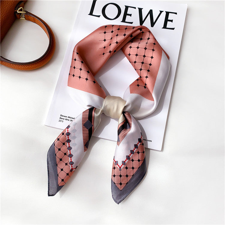 サテンエレ_上品な幾何学プリント レディーススクエアスカーフ