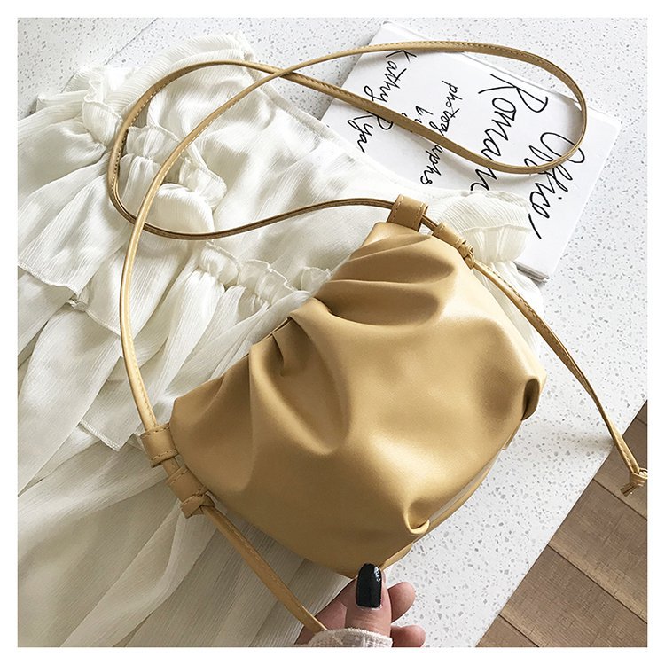 Cloudy Day_Trend Cloud Crossbody Bag