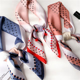 サテンエレ_上品な幾何学プリント レディーススクエアスカーフ