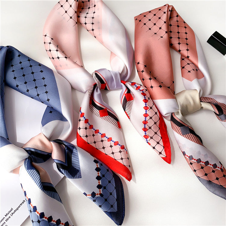 サテンエレ_上品な幾何学プリント レディーススクエアスカーフ