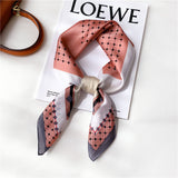 サテンエレ_上品な幾何学プリント レディーススクエアスカーフ