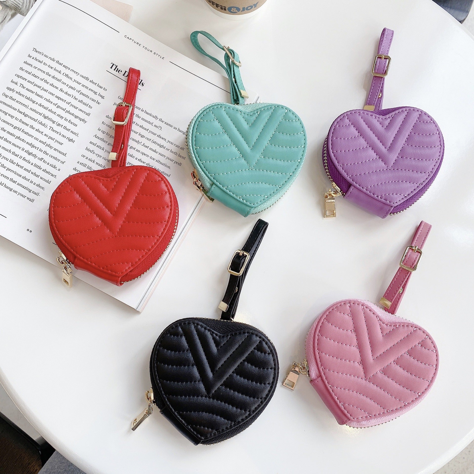 ハートノート_ハート刺繍 ジッパー式 イヤホン用 レザーケース