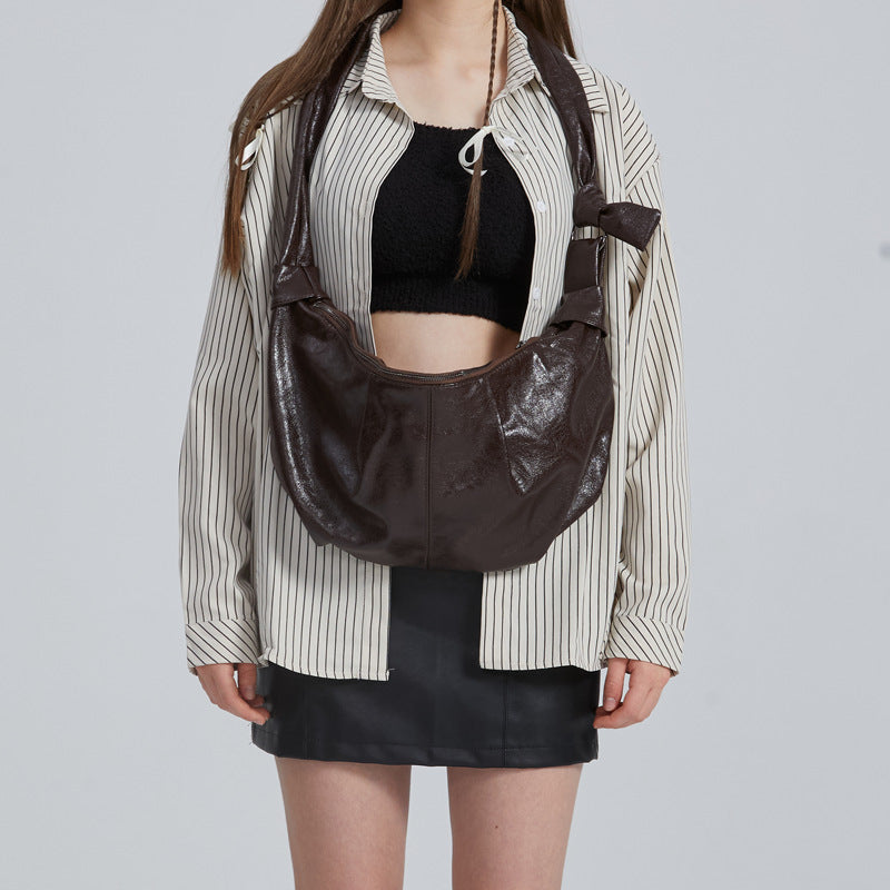 クロワッサンモード_大容量 フレンチレトロ クロワッサン型 プリーツ クロスボディバッグ