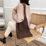 ミルキーテクスチャー_ガーリー質感 大容量ショルダーバッグ 小さめデザイン