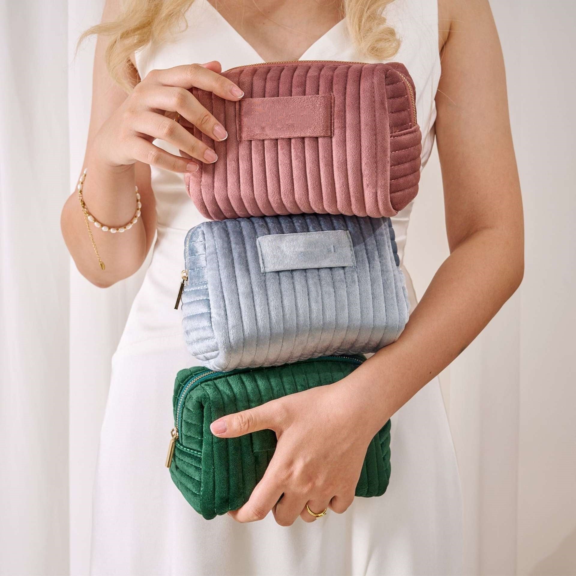 ヴェローラ_大容量 ベロア素材 チェック柄 多機能 洗面・スキンケア収納ポーチ